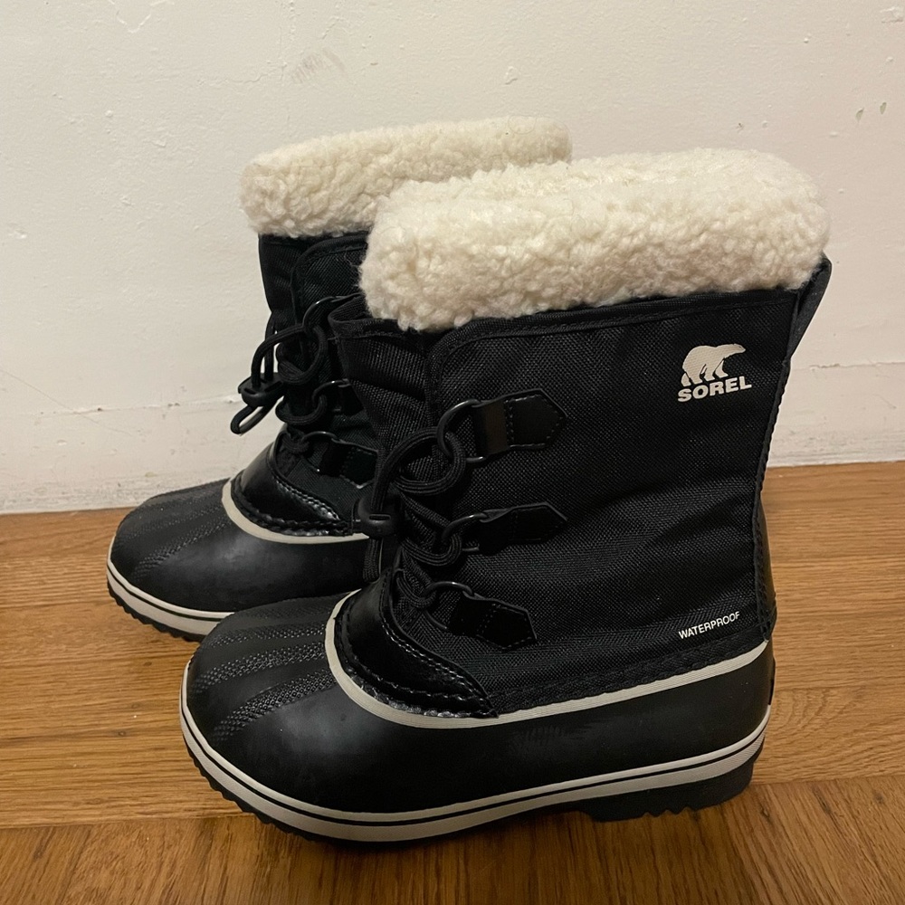 Sorel Black Winter Boots with Cream Lining